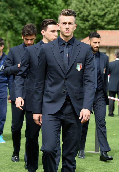 意大利男模队西装图片