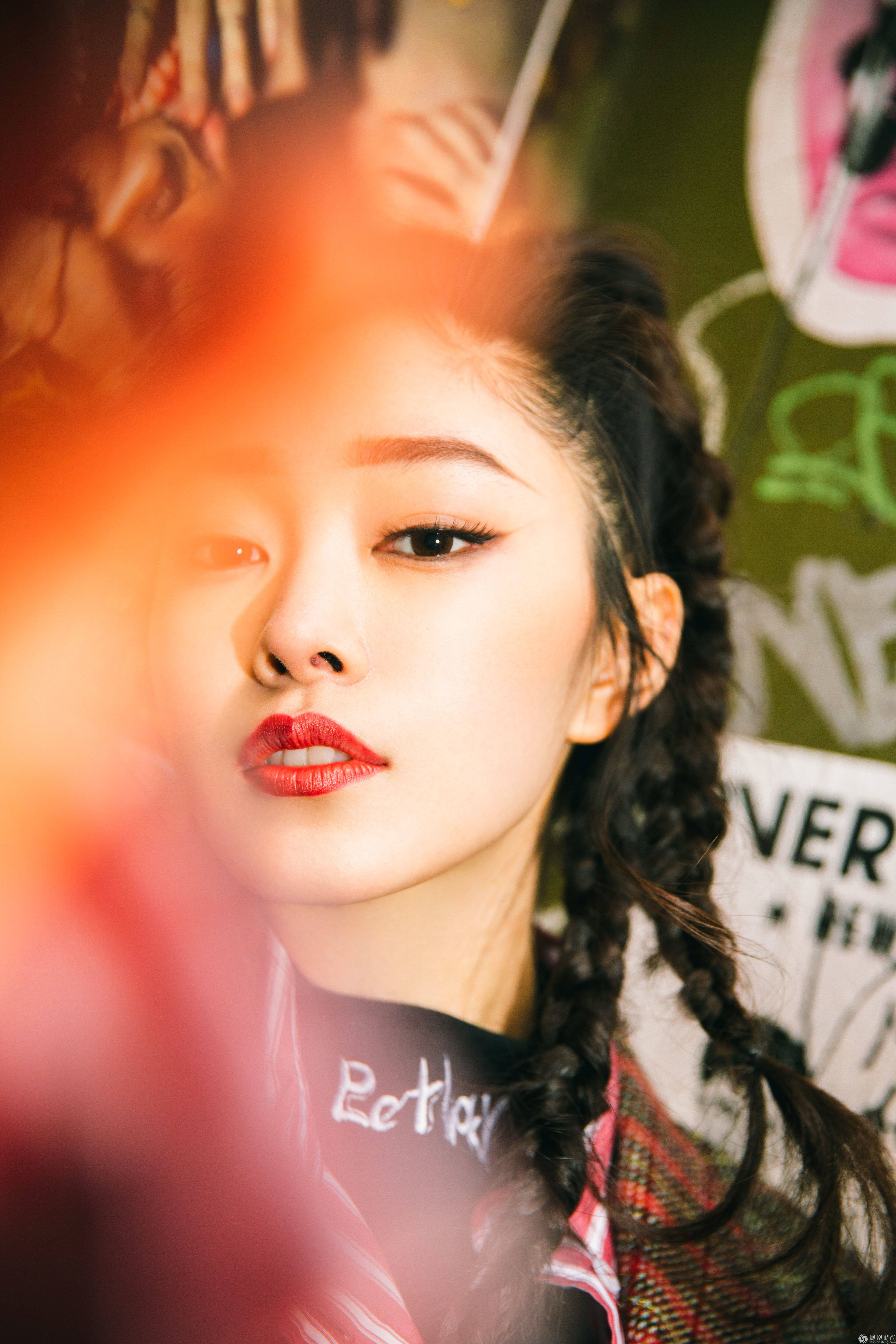 宋轶纽约个性街拍 嘻哈酷女孩穿搭有术