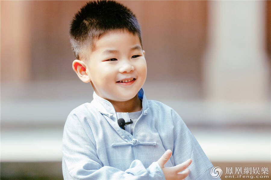 英姿飒爽!《爸爸5》安吉小鱼儿回归变"功夫小子"