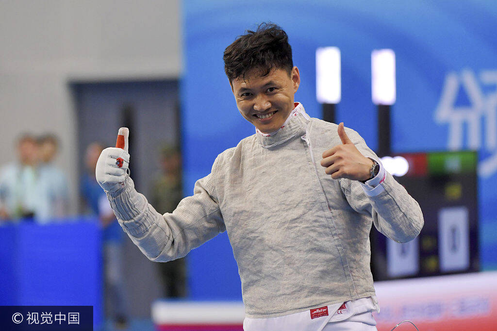 在第十三届全运会击剑男子佩剑个人决赛上,34岁的北京奥运会冠军仲满