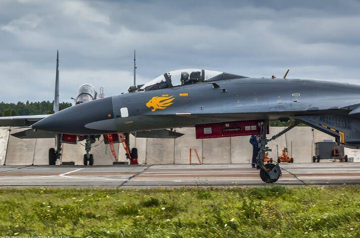 外国摄影师镜头里的中国战机_手机凤凰网