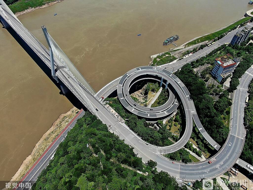 魔幻重庆:螺旋式立交桥