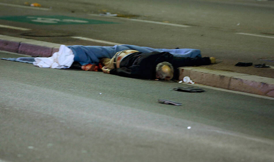 法国国庆日遭恐怖袭击 货车冲向人群