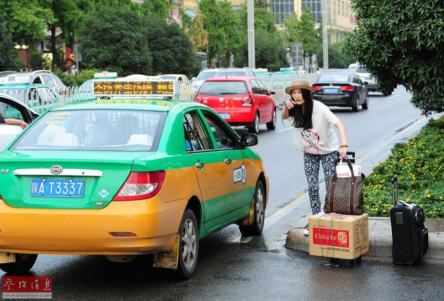 落汤鸡的困惑 为啥下雨天打车特别难?