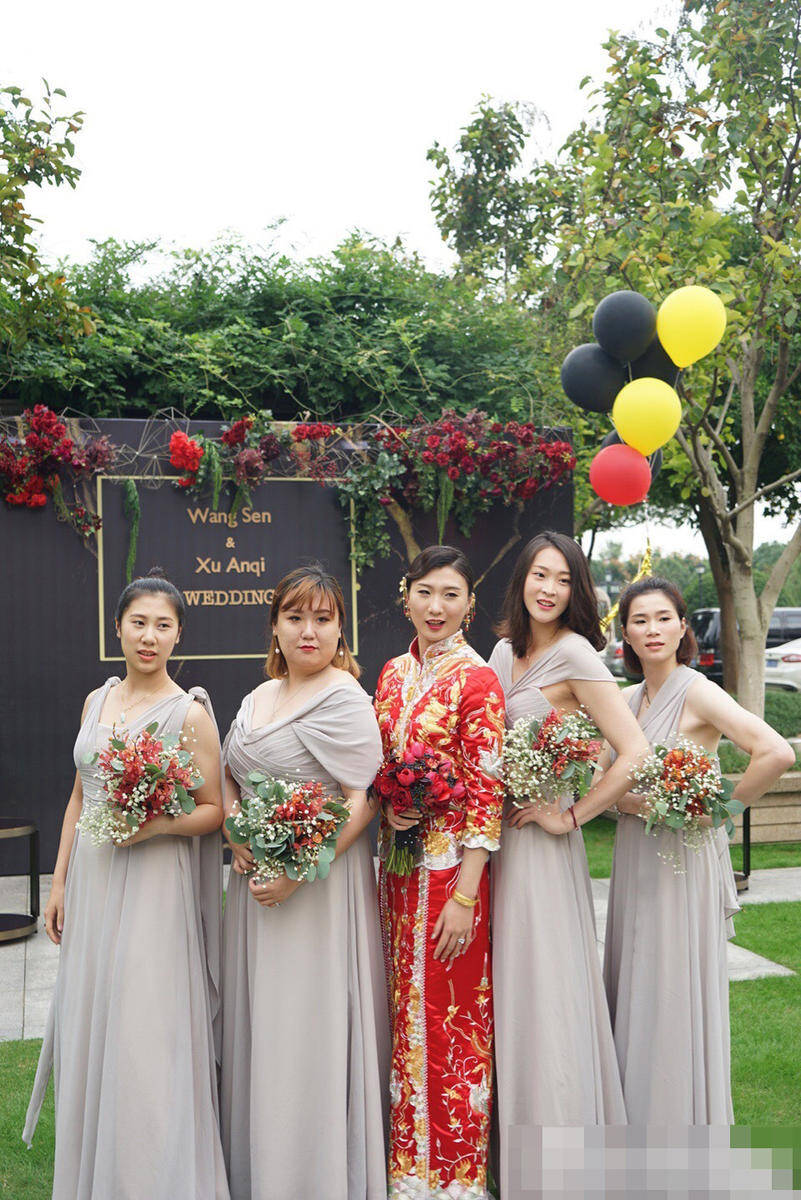 奥运冠军许安琪大婚 惠若琪领衔伴娘团