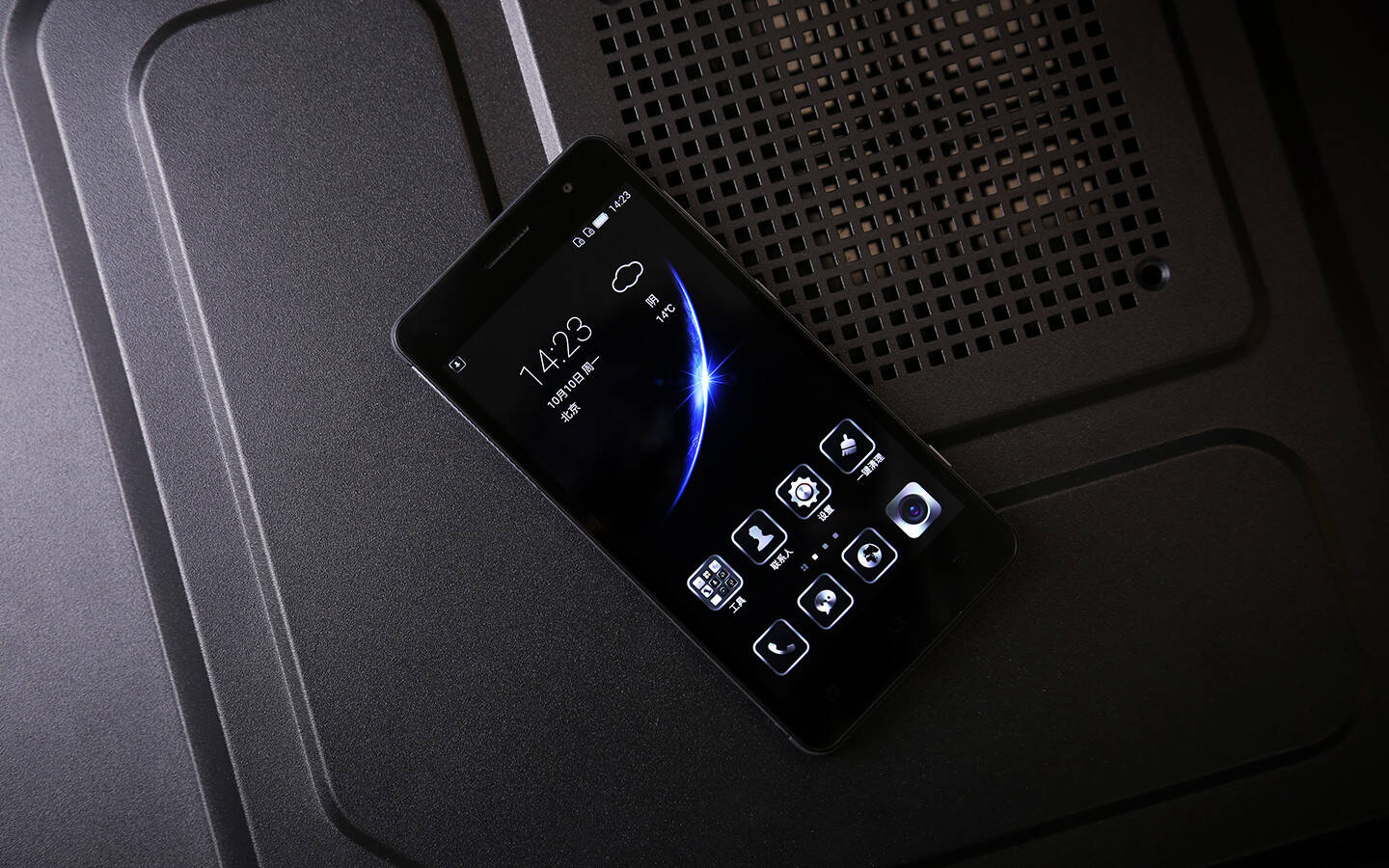 海信金刚2s手机图赏 时尚硬朗真三防