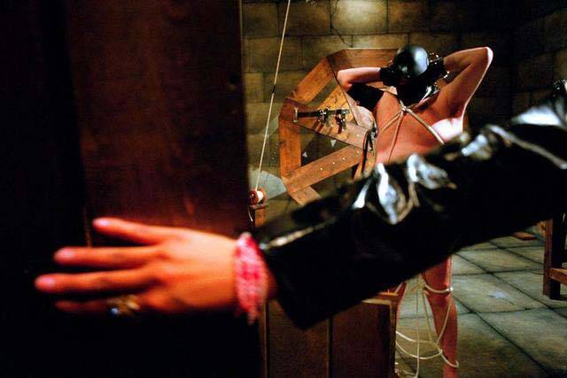 脸红！纽约sm俱乐部的性虐恋竟这样追求刺激