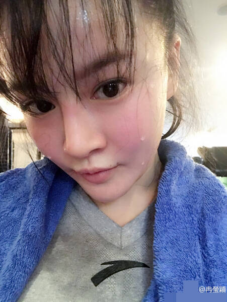 邹市明娇妻晒健身照 面色红润前凸后翘