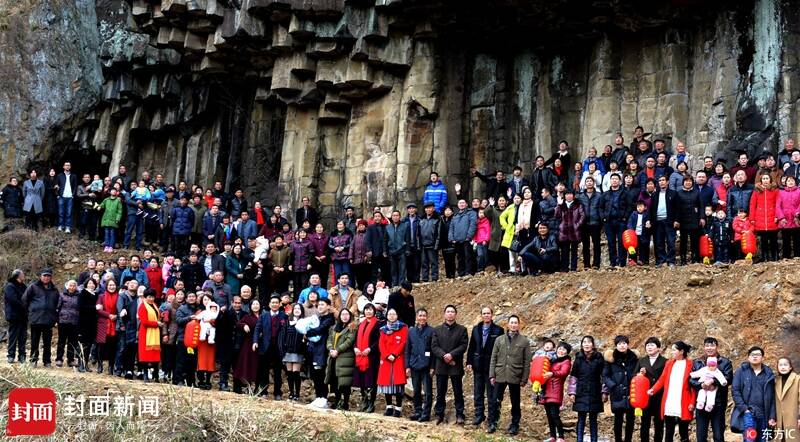 浙江嵊州500人拍全家福 家族七代同堂