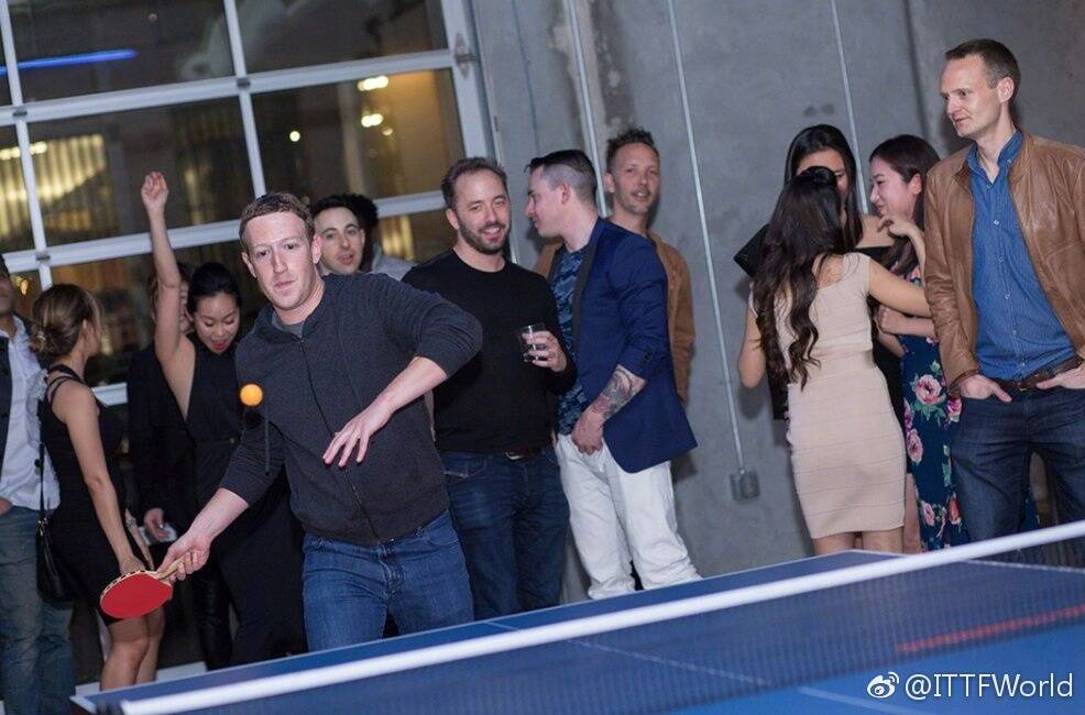 科技大佬打乒乓球庆生 华裔女孩当陪练