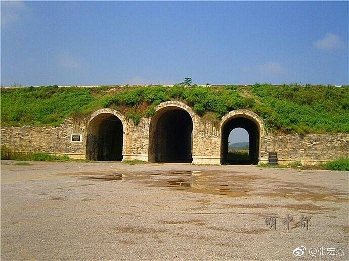 1/11 5月16日报道,5月15日,学者@张宏杰 发布一段安徽凤阳明代中都城
