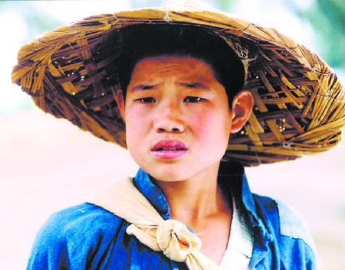 "小兵张嘎"谢孟伟婚纱照曝光 娇妻貌美不输女明星