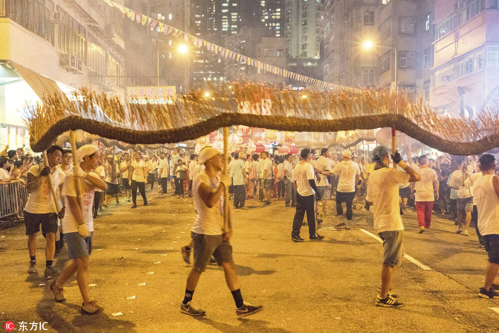 中秋香港看“大坑舞火龙” 体味百年不变的文化传承_手机凤凰网