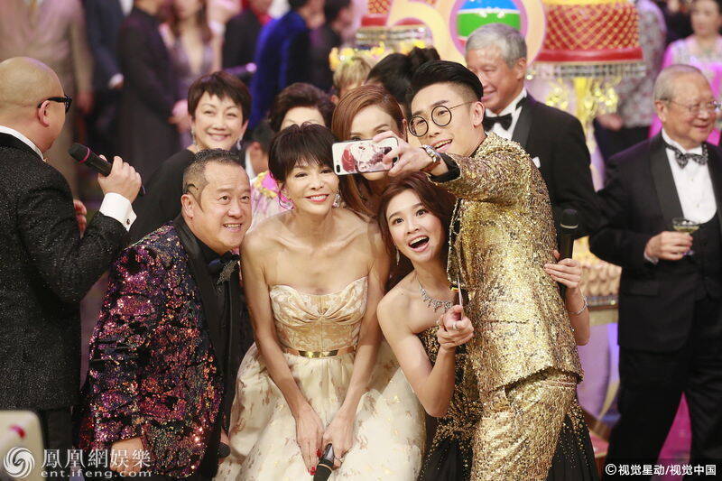 tvb台庆:田蕊妮胡定欣同台献歌 王祖蓝造型辣眼睛