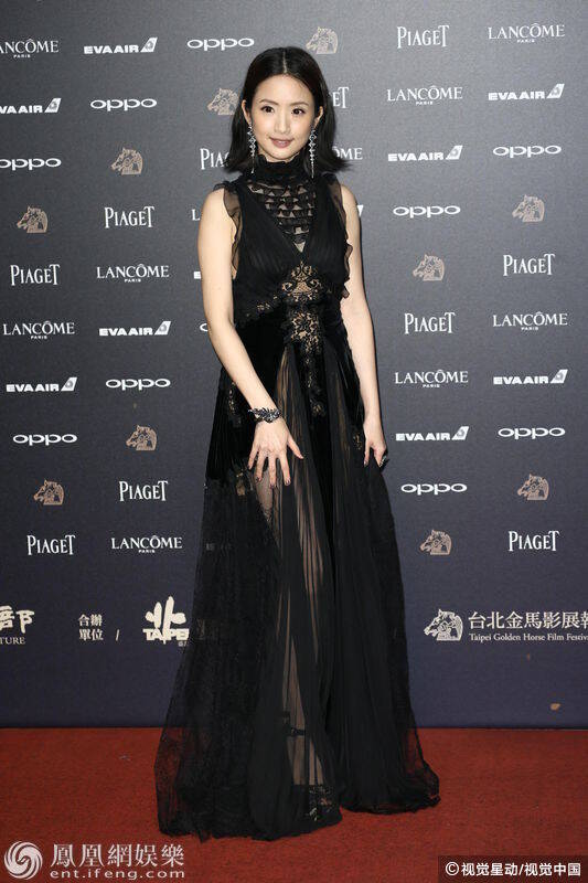 1/67 11月25日晚,第54届金马奖颁奖礼正式拉开帷幕,红毯阵容星光熠熠