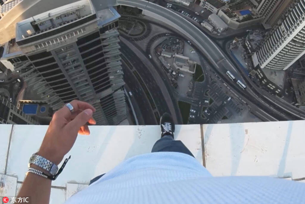 23岁的david thomas nelmes,他在迪拜大玩极限,在一座70层的高楼顶上