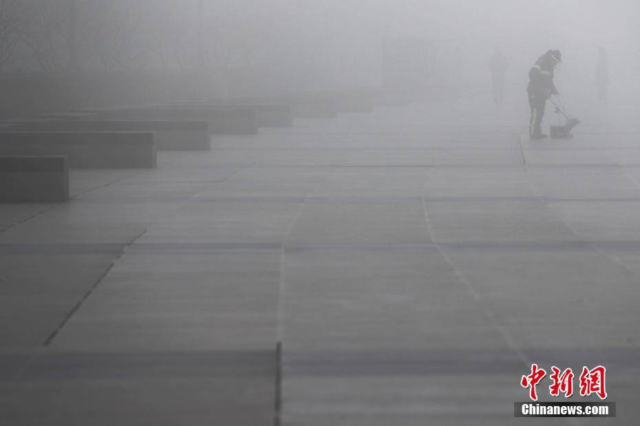 上海大雾弥漫 部分地区出现强浓雾_手机凤凰网