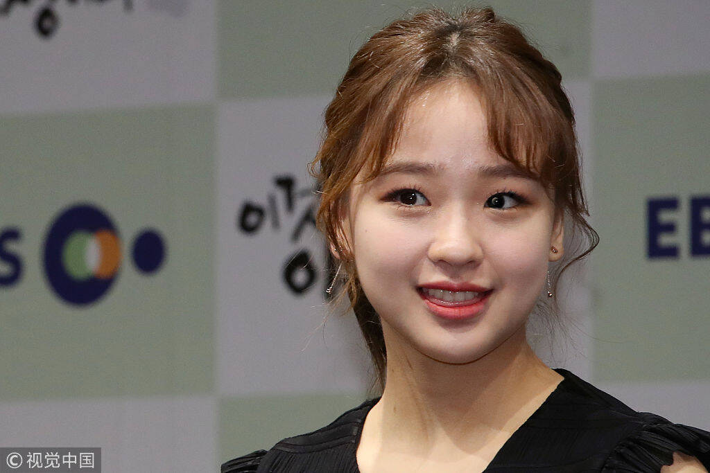 1/6 每年奥运会都会涌现出一批俊男美女,韩国艺术体操名将孙妍在被誉