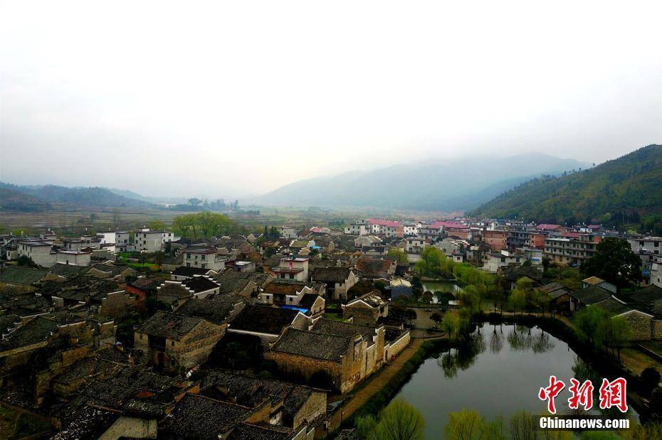 流坑古村代表了江西贛式民居的典型風格和特點,堪稱中國古民居文化