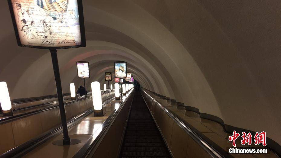 圣彼得堡地铁爆炸车站重开 仍处于紧张状态