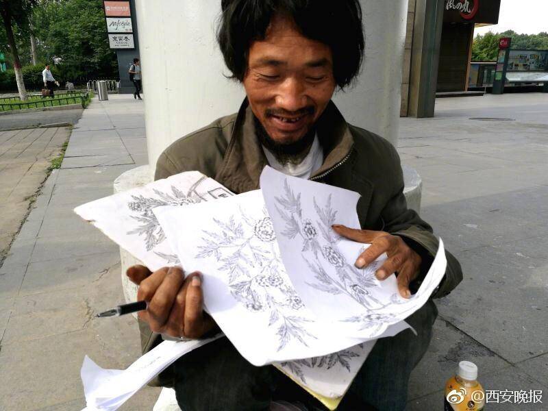 西安流浪汉街头自学手绘 拒绝卖画_手机凤凰网