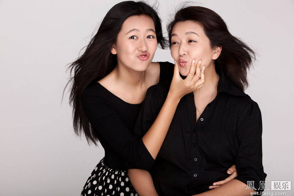 江珊与18岁女儿拍温馨写真,前夫高曙光在干嘛?_手机凤凰网
