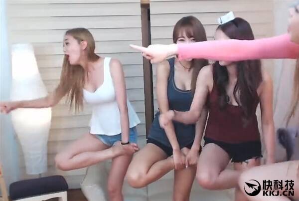 韩国女主播竟直播"斗鸡"运动 乳摇画面不忍直视（图）