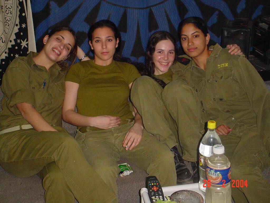 File:Flickr - Israel Defense Forces - Female Soldiers Take a Break in the Desert Sun.jpg ...