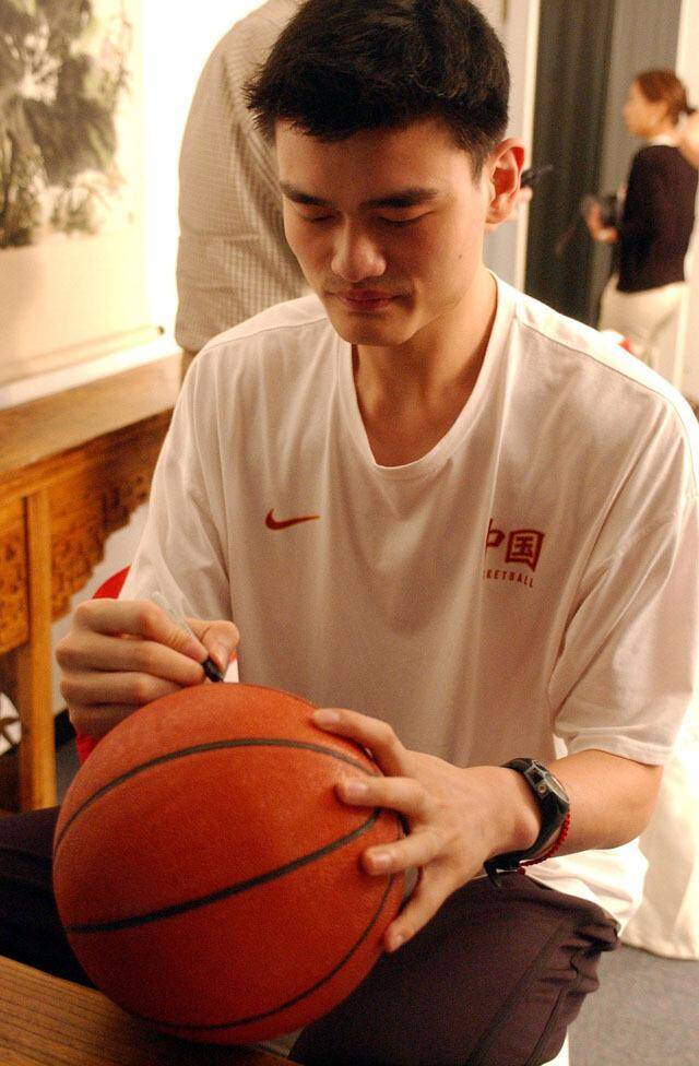 14年前的今天,姚明令全中国沸腾_手机凤凰网