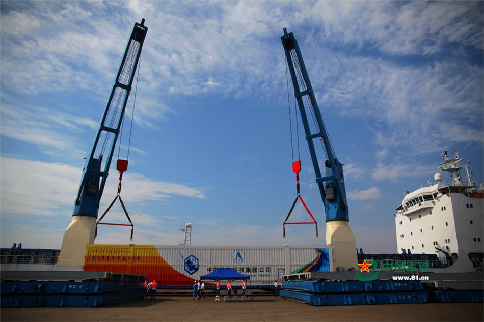 "长征五号"火箭运输船队天津起航