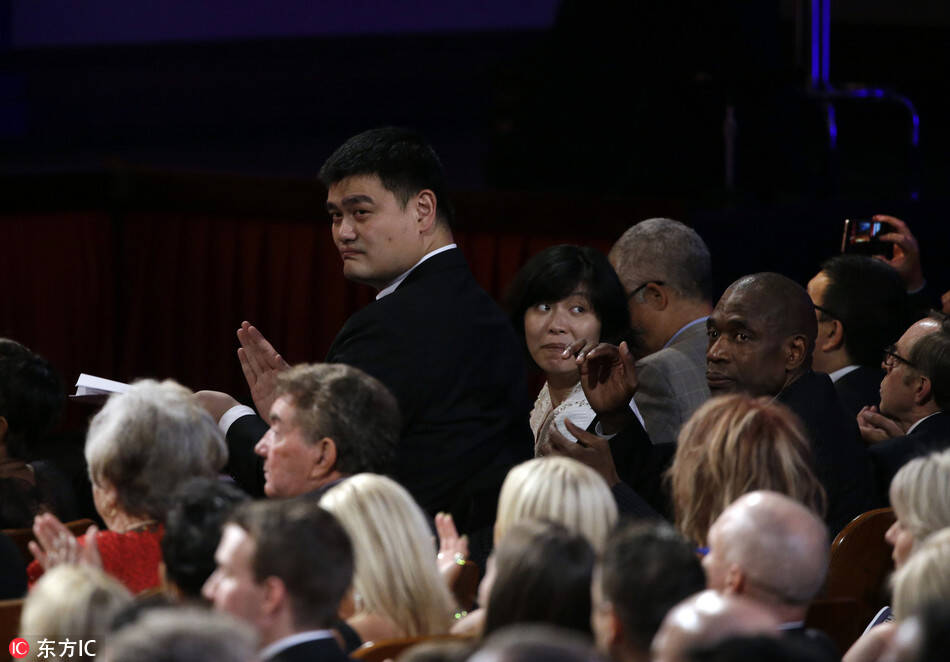 2016名人堂现场 姚明发言ai帅气抢镜