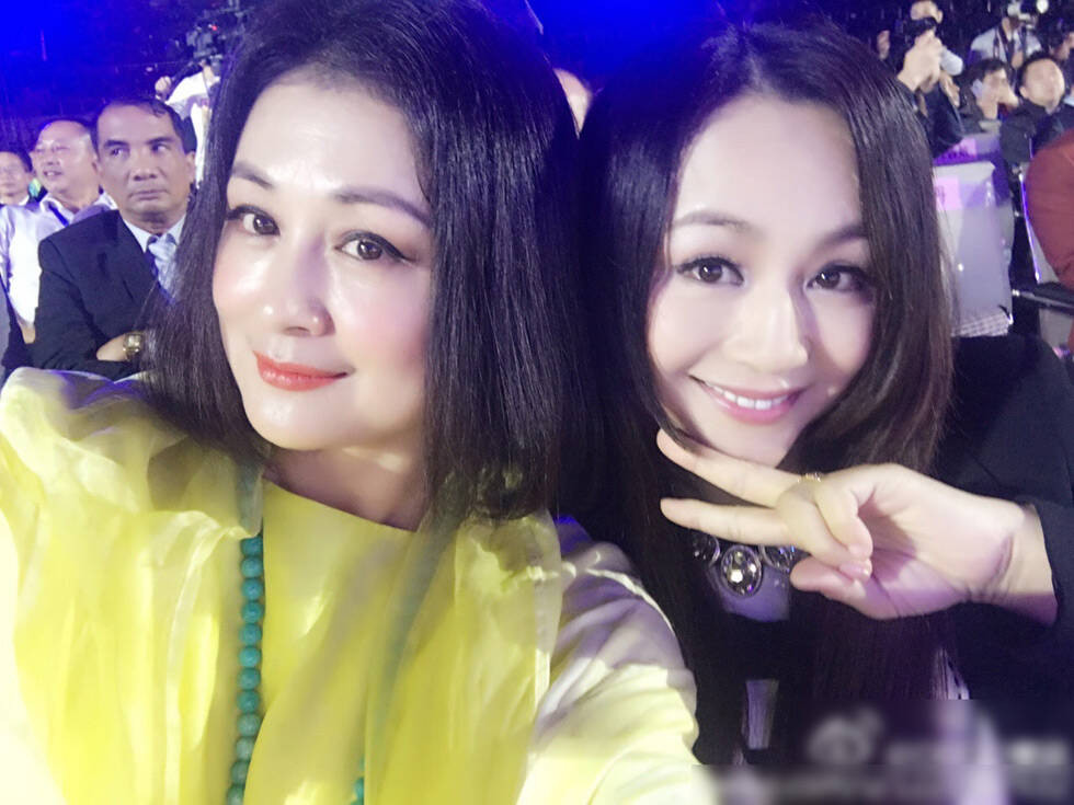 曹颖于月仙晒合照曾被说长得像