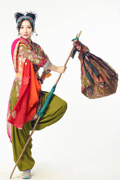 好一个女悟净!柳岩穿印度男装舞刀弄枪英气十足