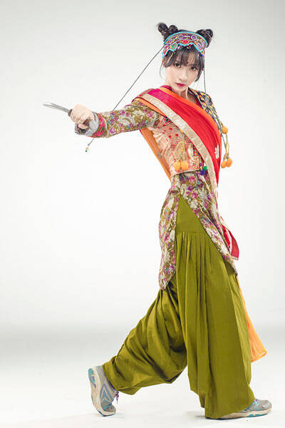 好一个女悟净!柳岩穿印度男装舞刀弄枪英气十足