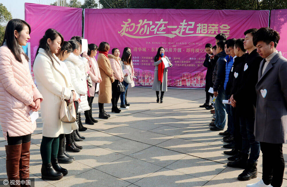 江西:农民工回乡相亲现场