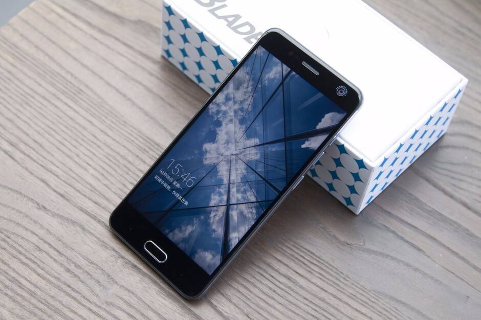 中兴blade v8图赏:绝代双"焦"