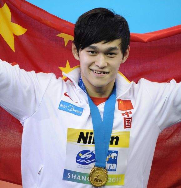 前段时间,孙杨被拍到到医院整牙,网友晒出了一组孙杨近日参加比赛的