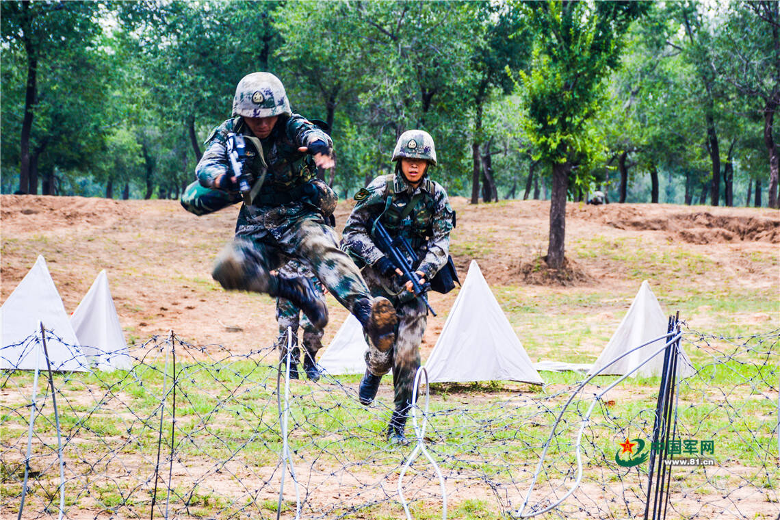 夏日出击 军校"90后"学员们这样训练