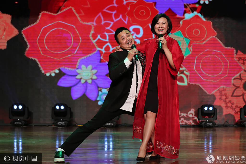 闫光明,赵海燕夫妇亮相辽宁省第十届艺术节,精彩演绎东北二人转《墙里