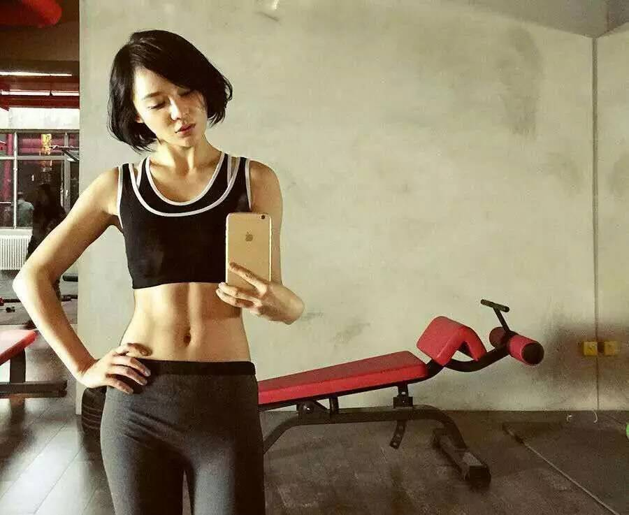 袁姗姗脸圆发福 马甲线女神变微胖