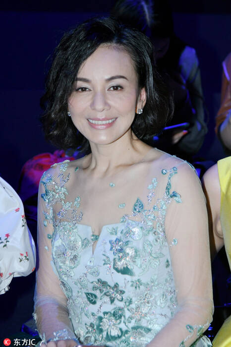 47岁的"雪姨"王琳穿纱裙现身 面容姣好仙气足