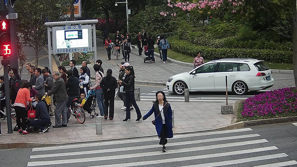 深圳曝光闯红灯行人照片,姓名,身份证_手机凤凰网