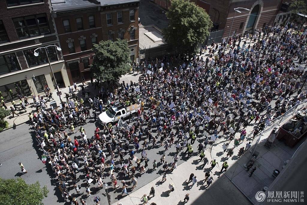 美国波士顿爆发大规模反种族主义示威