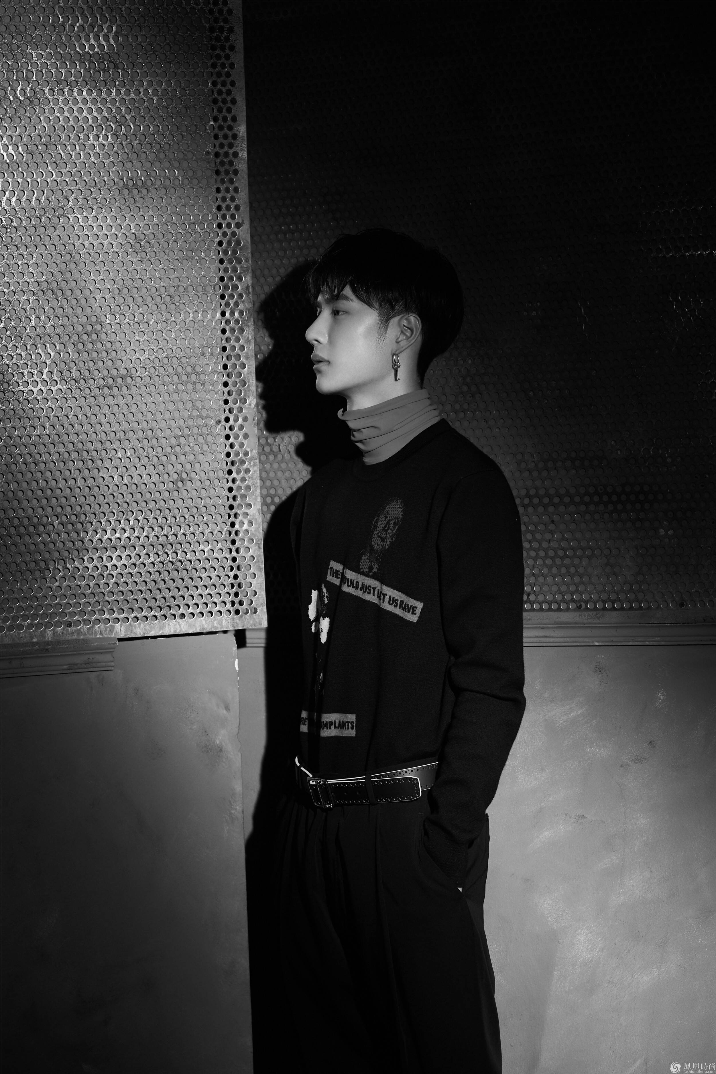 王一博全新时尚写真曝光 慵懒冷酷不失霸气