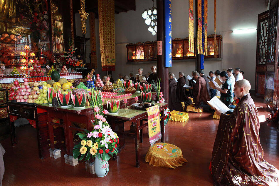 这座寺院每天紧闭寺门 僧尼8小时诵经_手机凤凰网