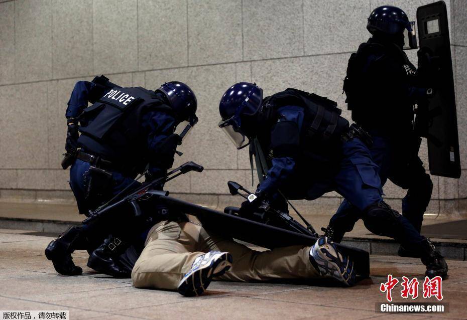 日本警方举行反恐演习 防爆小组出动助阵