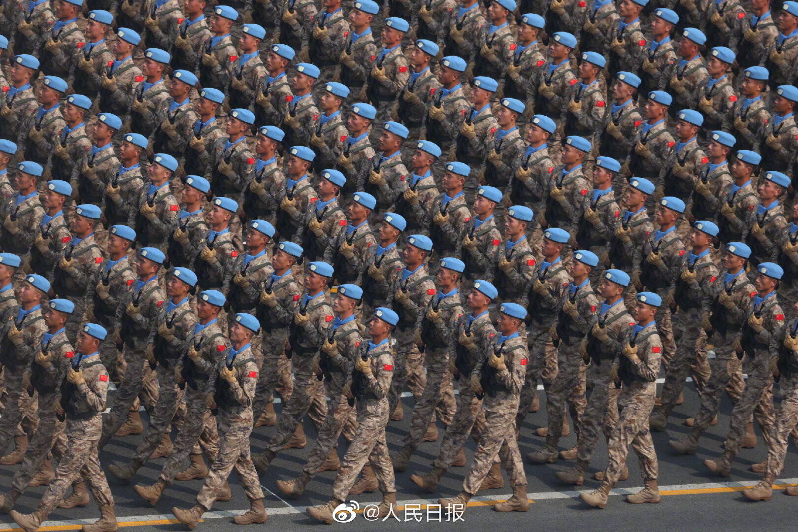 "阅兵治好密集恐惧症"