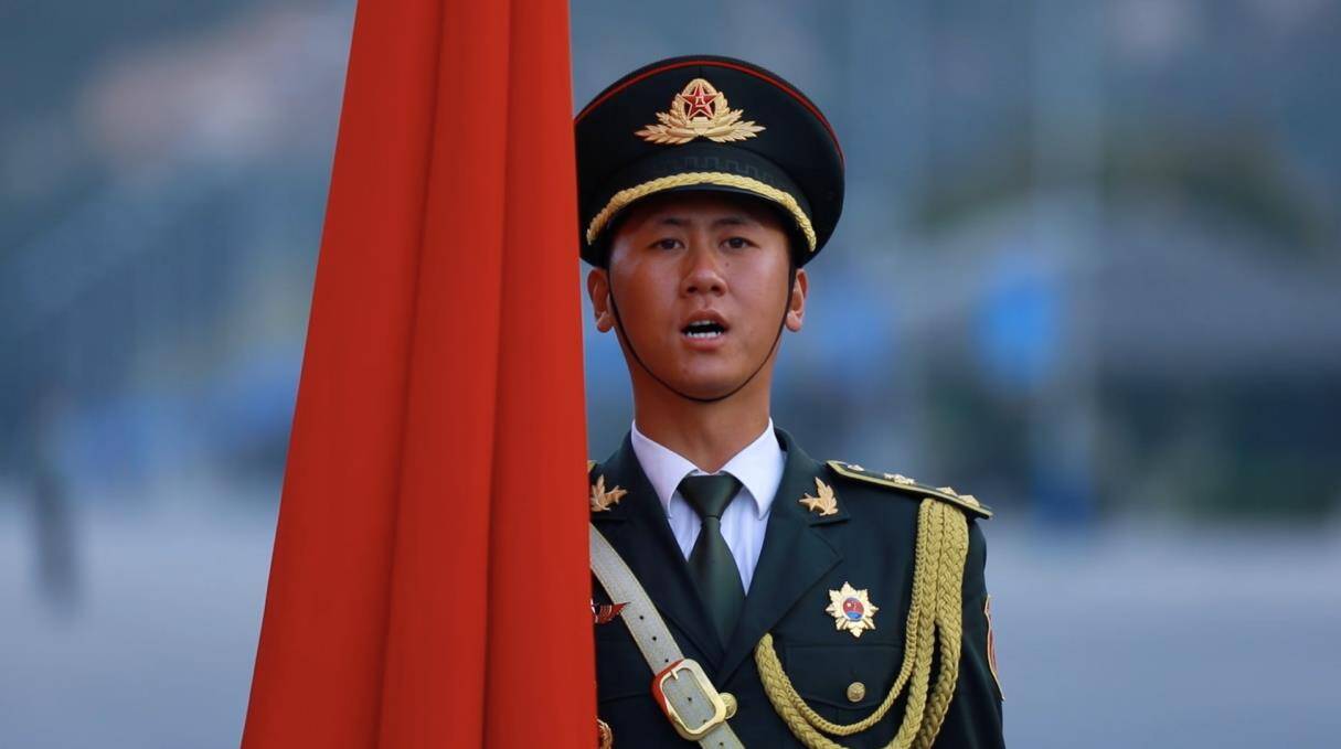 阅兵率先走过天安门的人