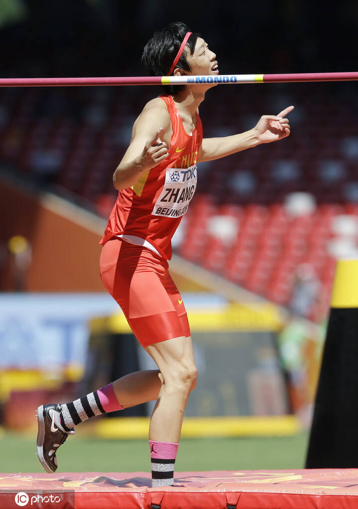 "白鹤亮翅"告别赛场 回顾张国伟花式庆祝