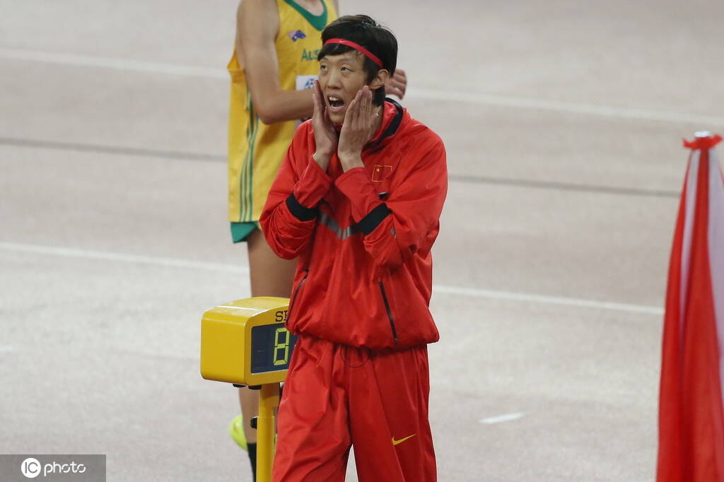 "白鹤亮翅"告别赛场 回顾张国伟花式庆祝